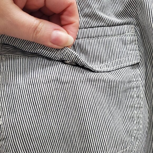 Chico's Women's Gray White Pinstripe Flat Front Cotton Cropped Leg Pants 1.5 - Picture 6 of 8